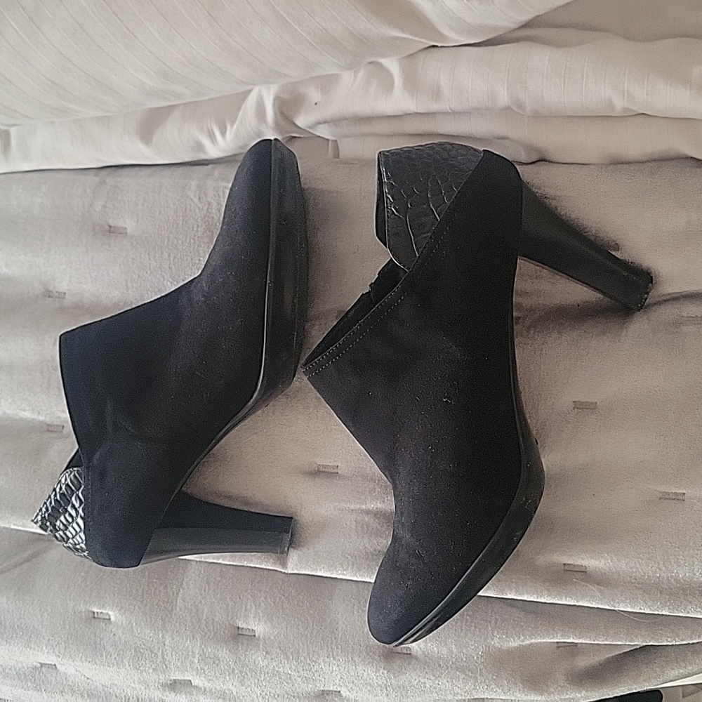Aquatalia bootie size 10